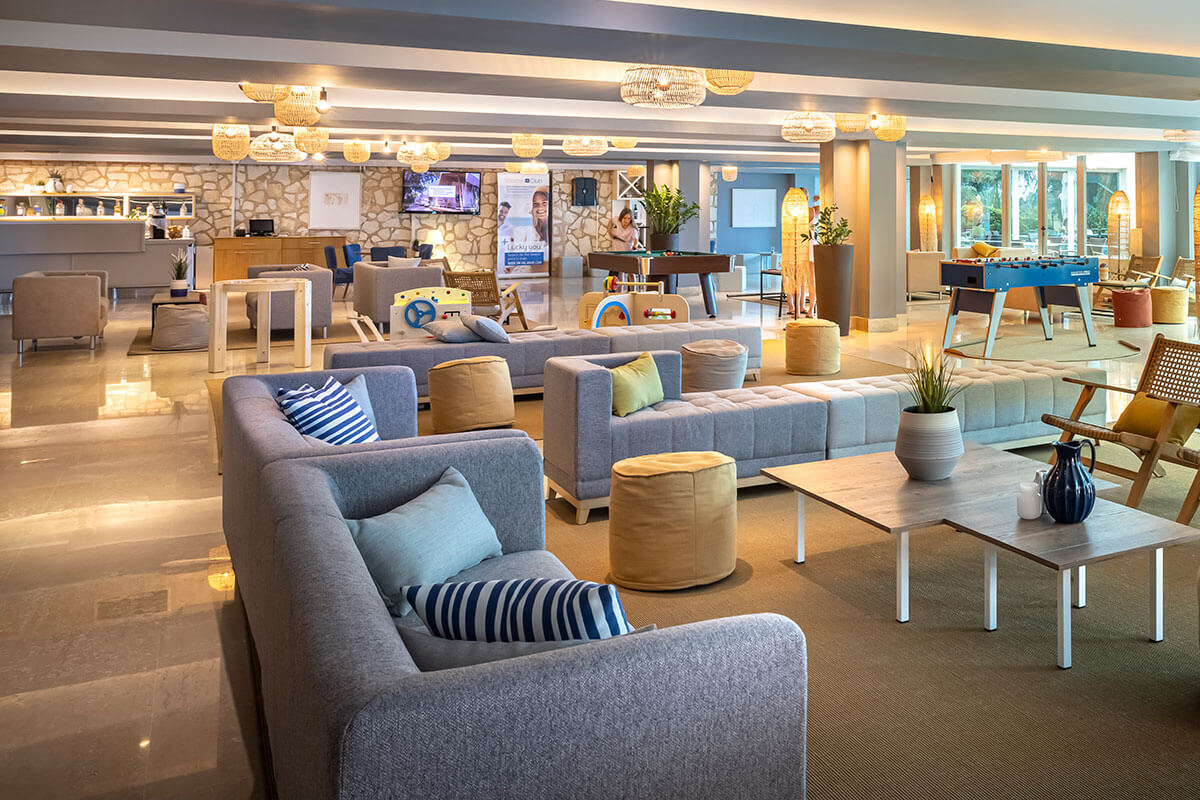 Valamar Crystal-Lobby.jpg