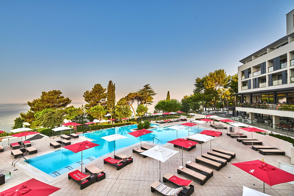 Hotel Parentium Plava Laguna-Bazen.jpg