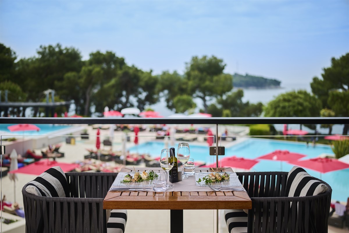 Parentium Plava Laguna Hotel-Terasa restorana.jpg