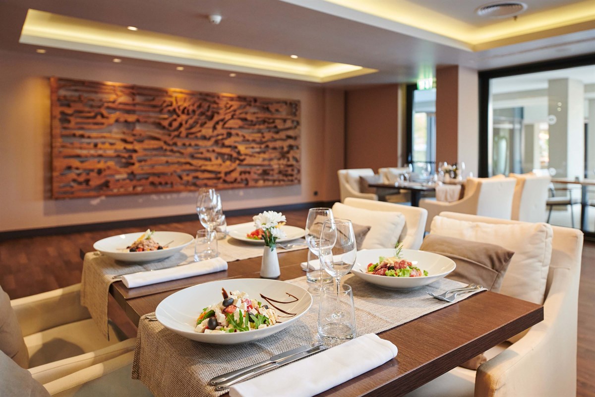 Parentium Plava Laguna-Restoran.jpg