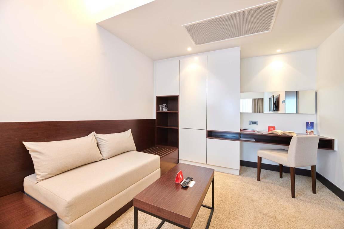 Parentium Plava Laguna-Suite pogled more ili park.jpg