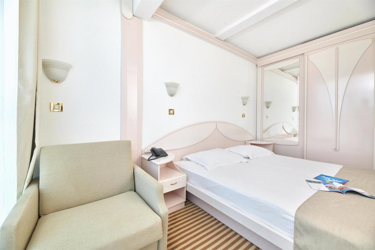 Hotel Zorna Plava Laguna-Economy soba.jpg