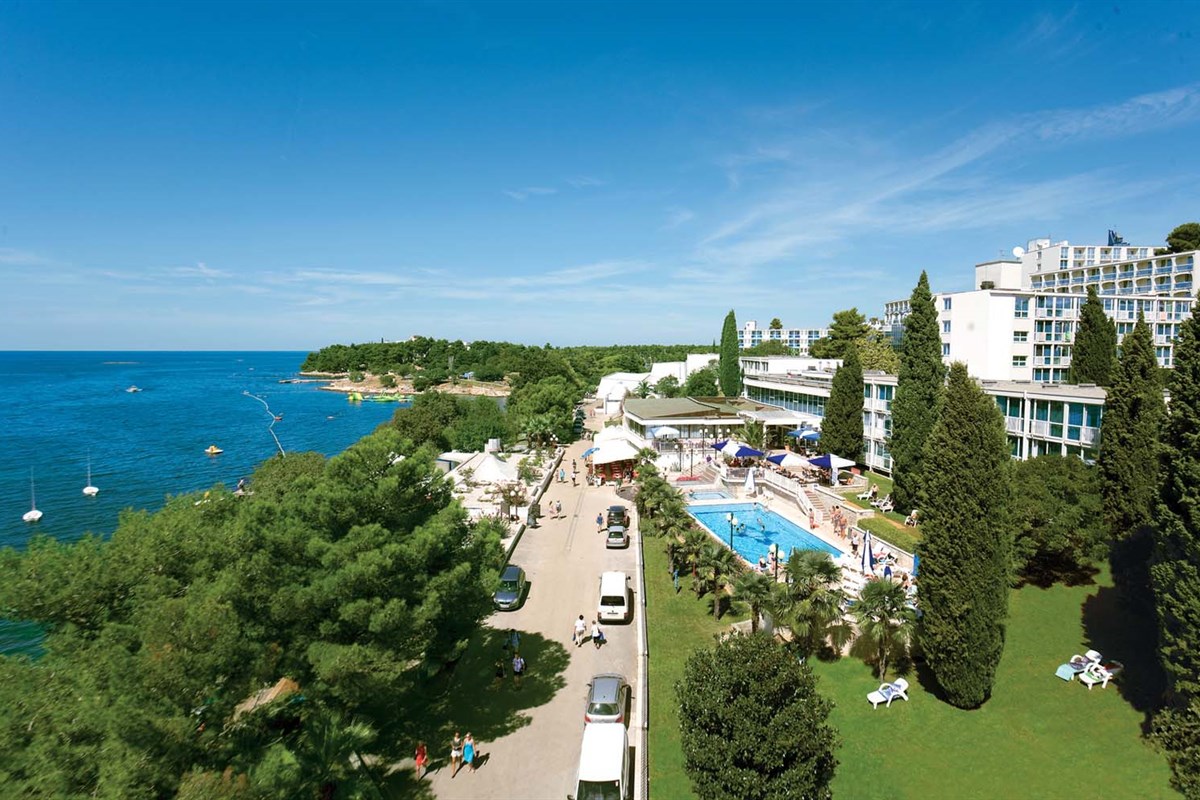 Hotel Zorna Plava Laguna-Panorama hotela.jpg