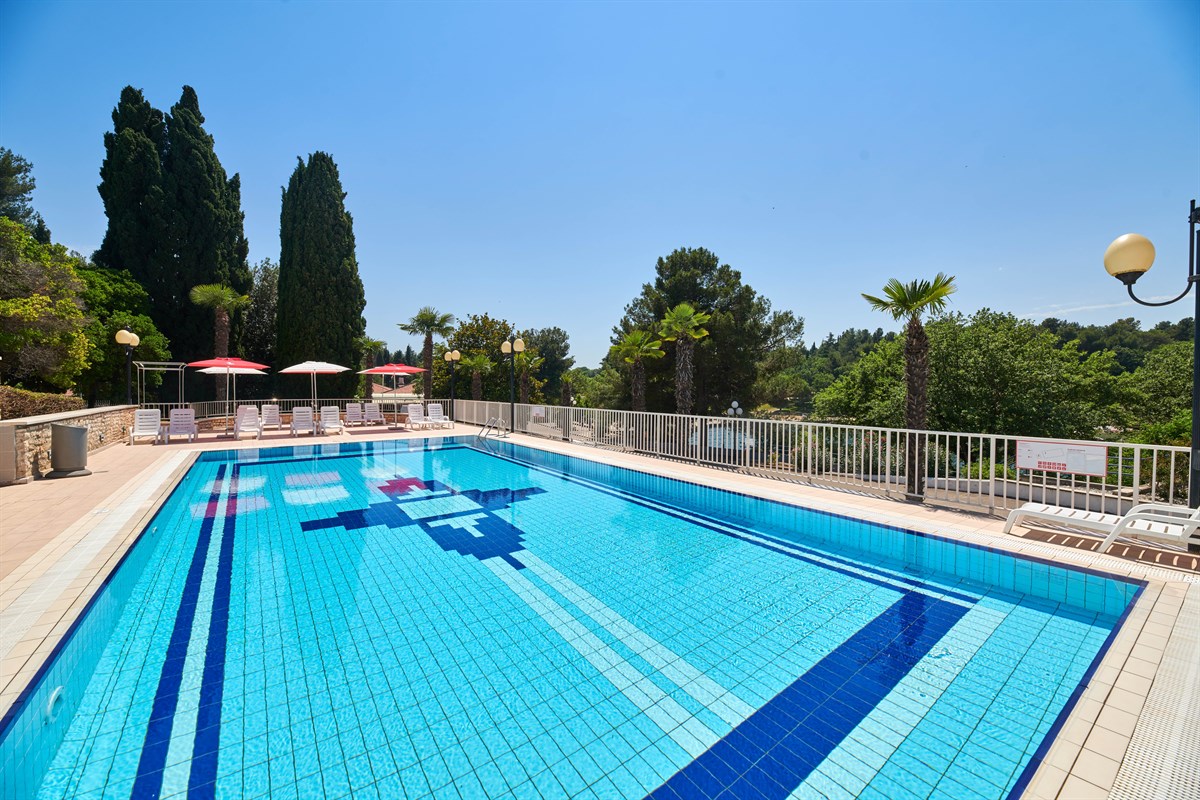 Zorna Plava Laguna Hotel-Bazen.jpg