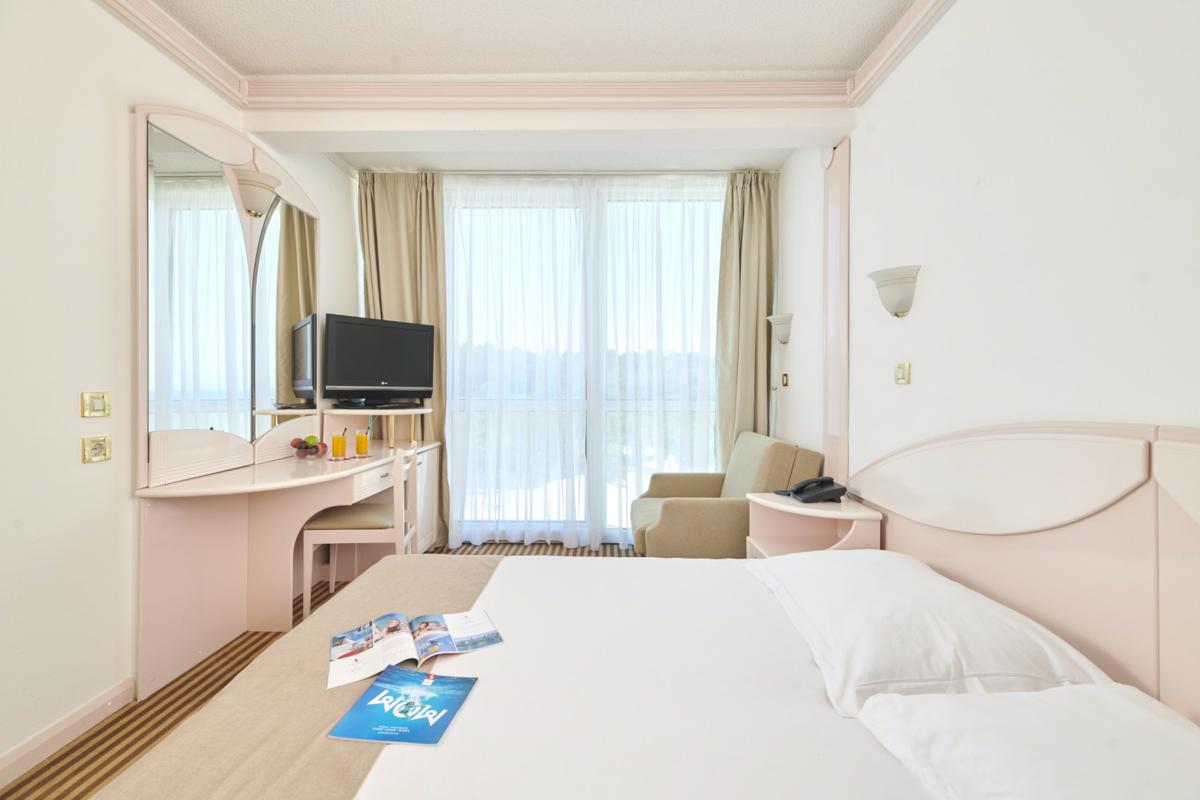 Zorna Plava Laguna Hotel-Classic soba.jpg
