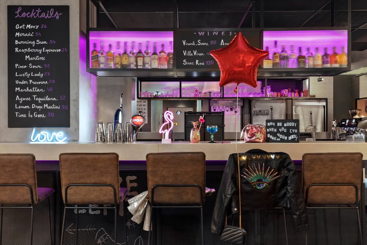Moxy Bucharest Old Town-Bar.jpg