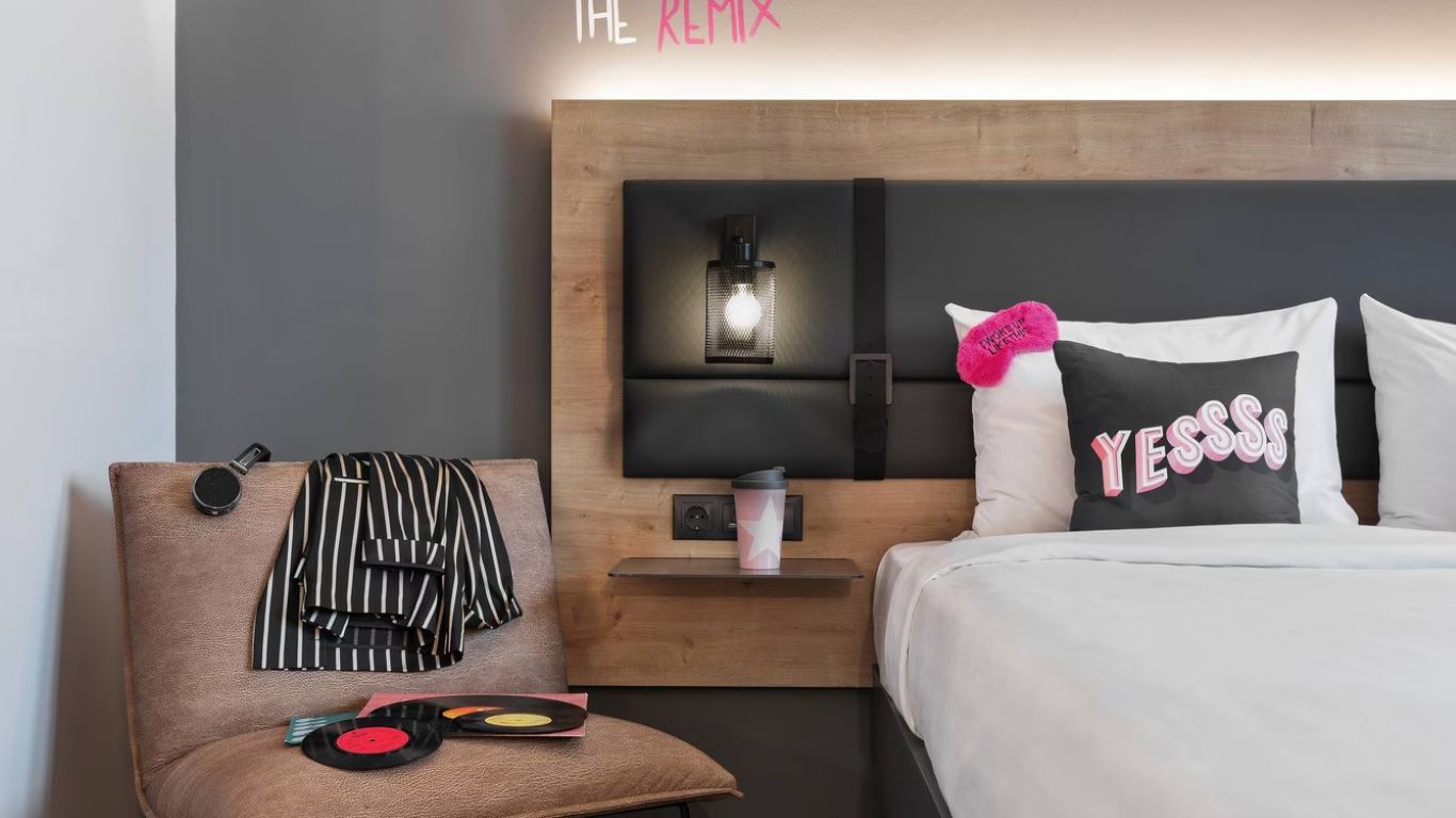 Moxy Bucharest Old Town-Superior soba.jpg