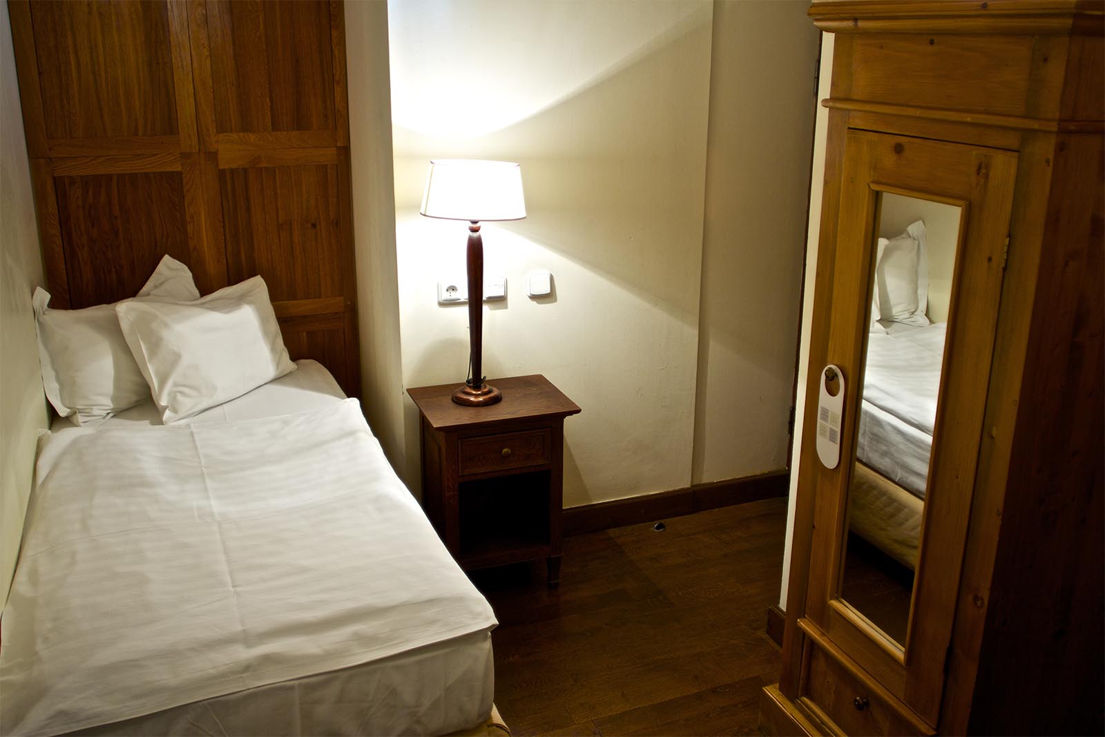 Rembrandt hotel jednokrevetna soba.jpg