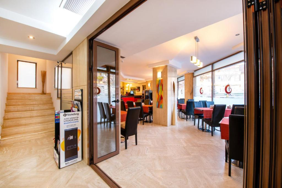 Duke Armeneasca Hotel restoran.jpg