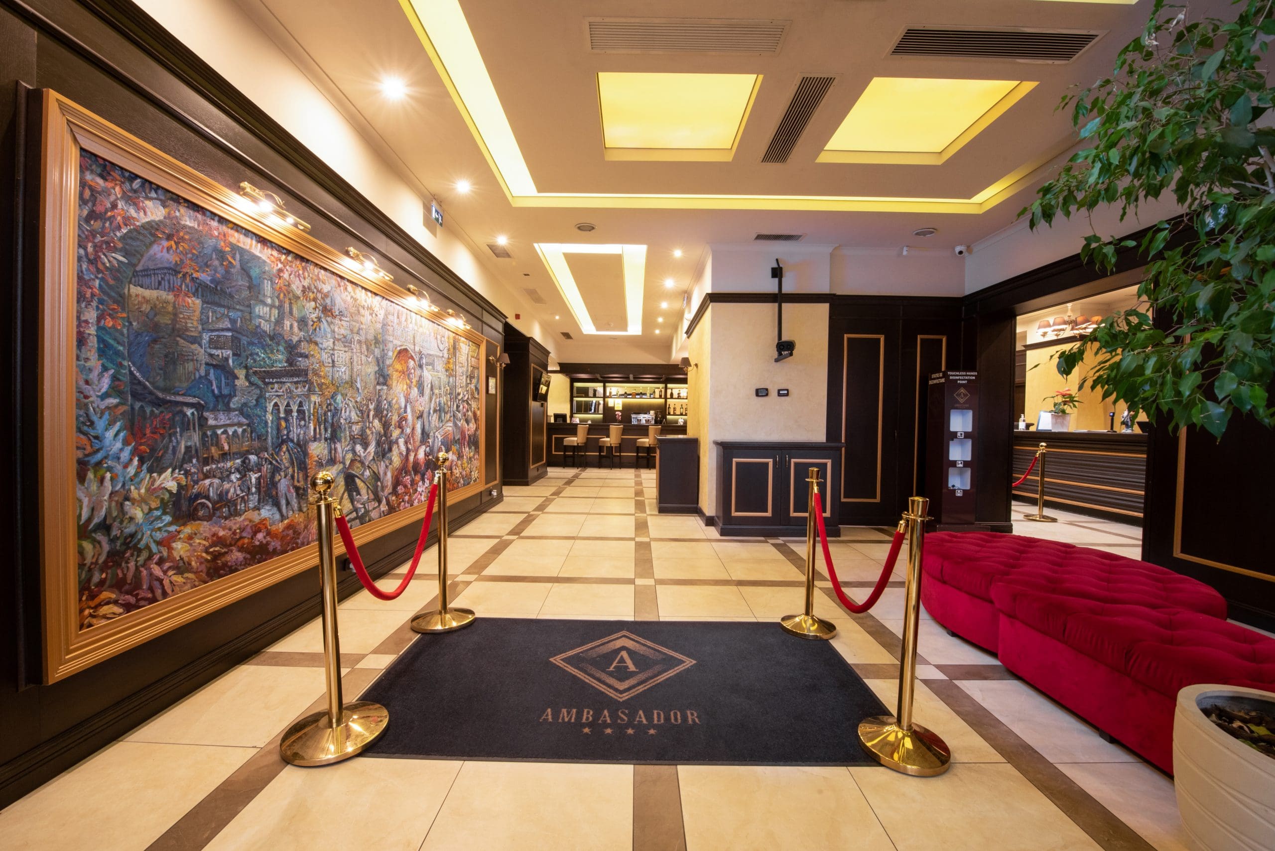 Hotel Ambasador lobi.jpg
