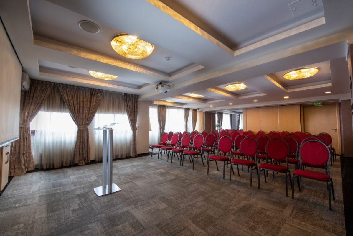 Hotel Ambasador sala za konferencije.jpg