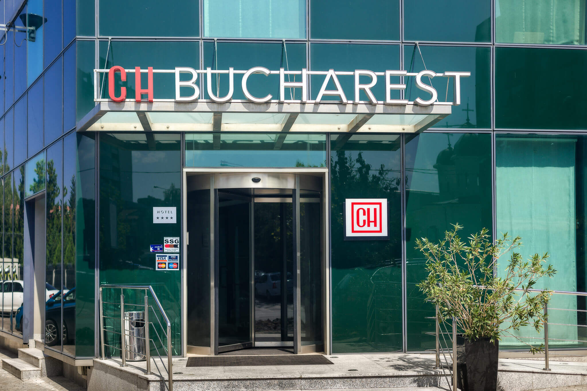 CH Bukurest hotel ulaz.jpg