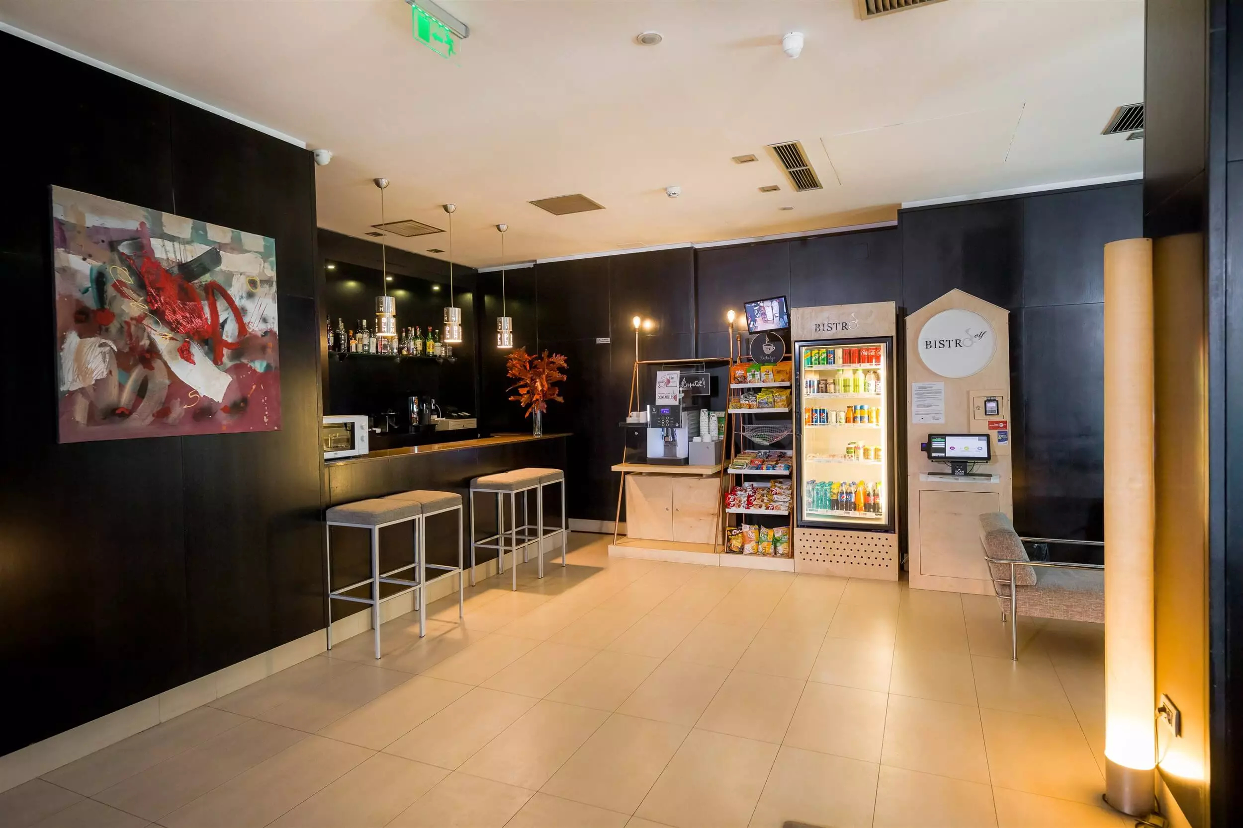 CH Bukurest lobi bar.jpg