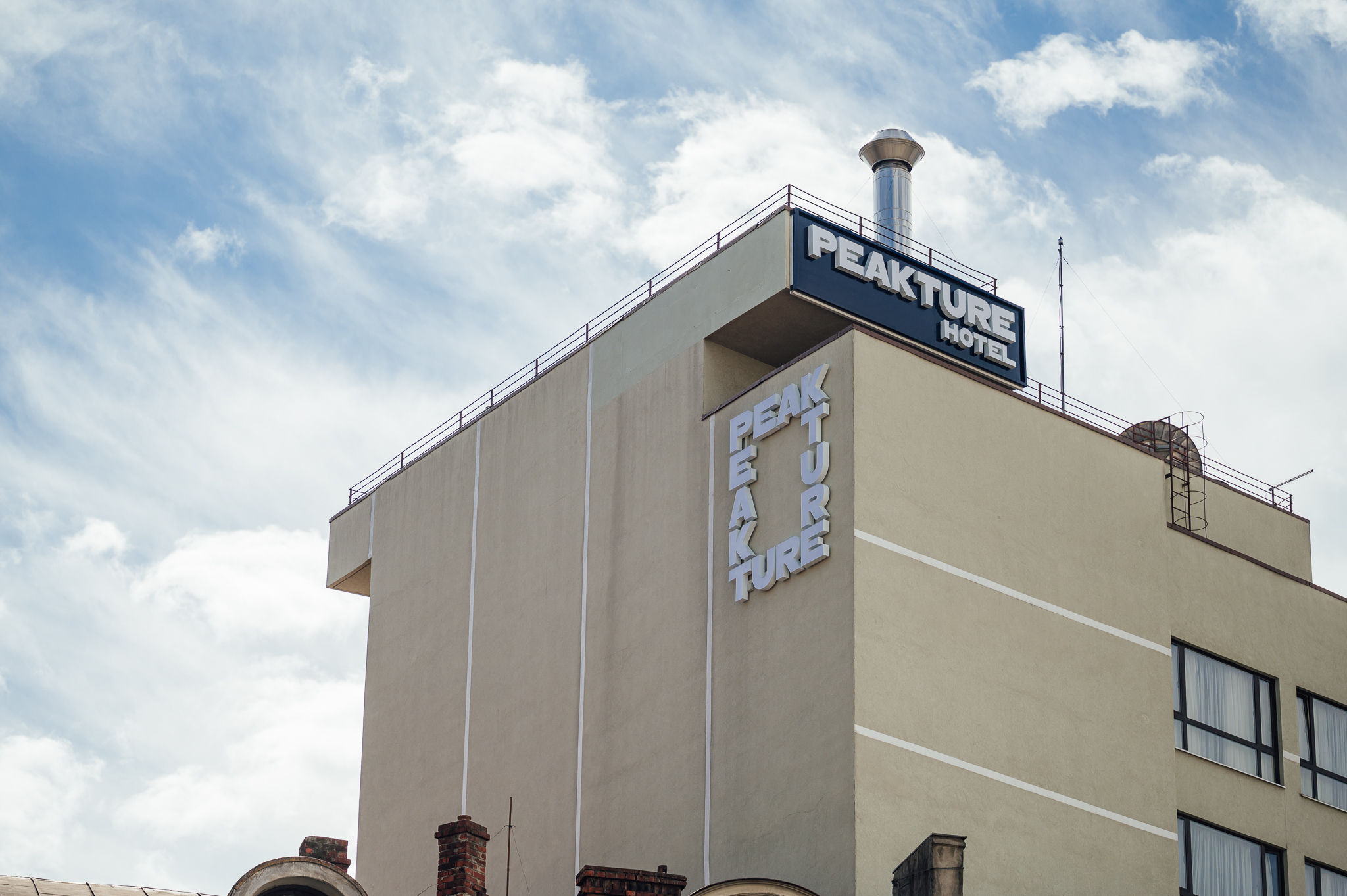 Peakture Hotel Bucharest spoljni izgled.jpg