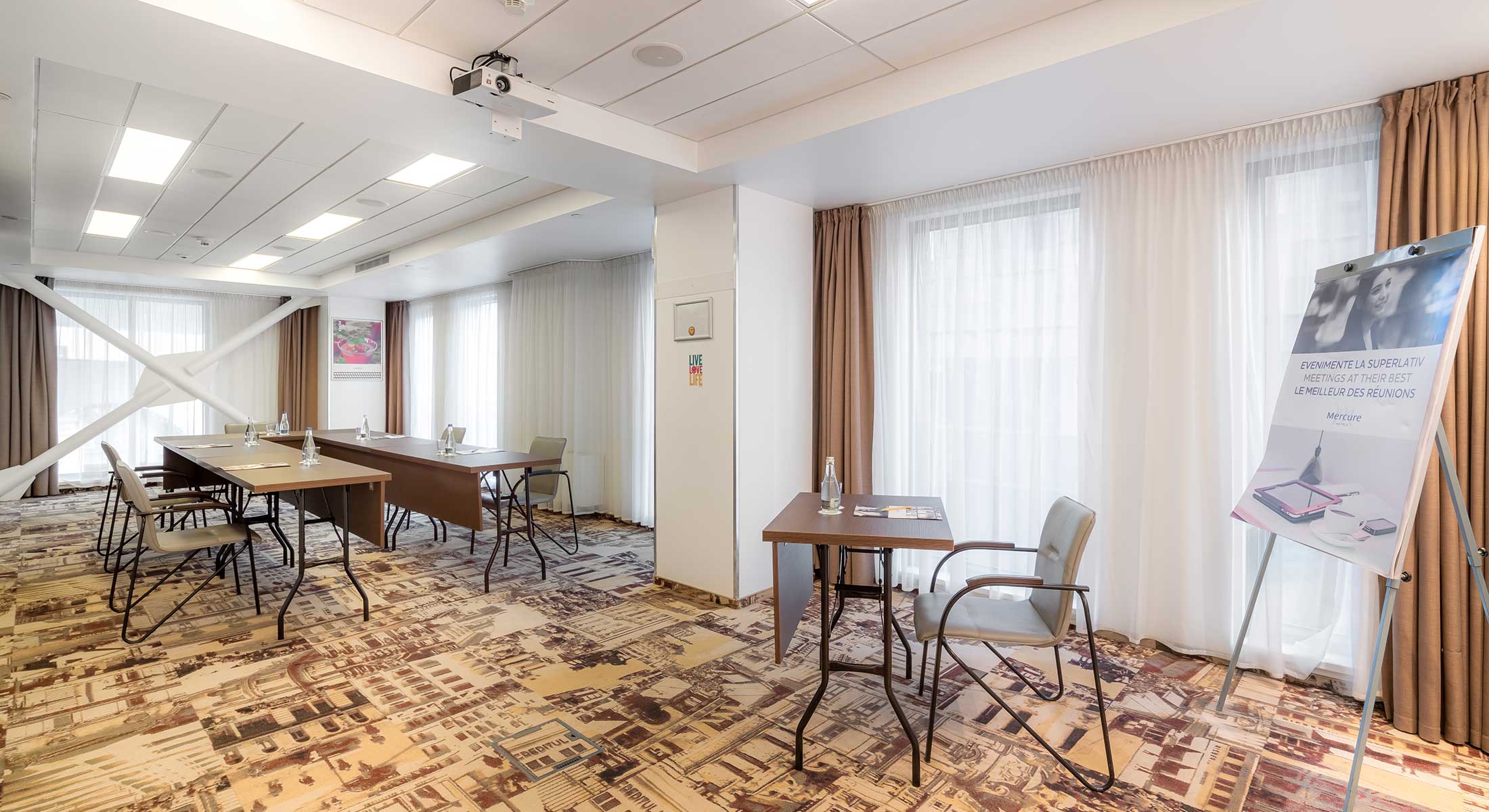 Merckure Bucharest City Centar sala za konferenciju.jpg