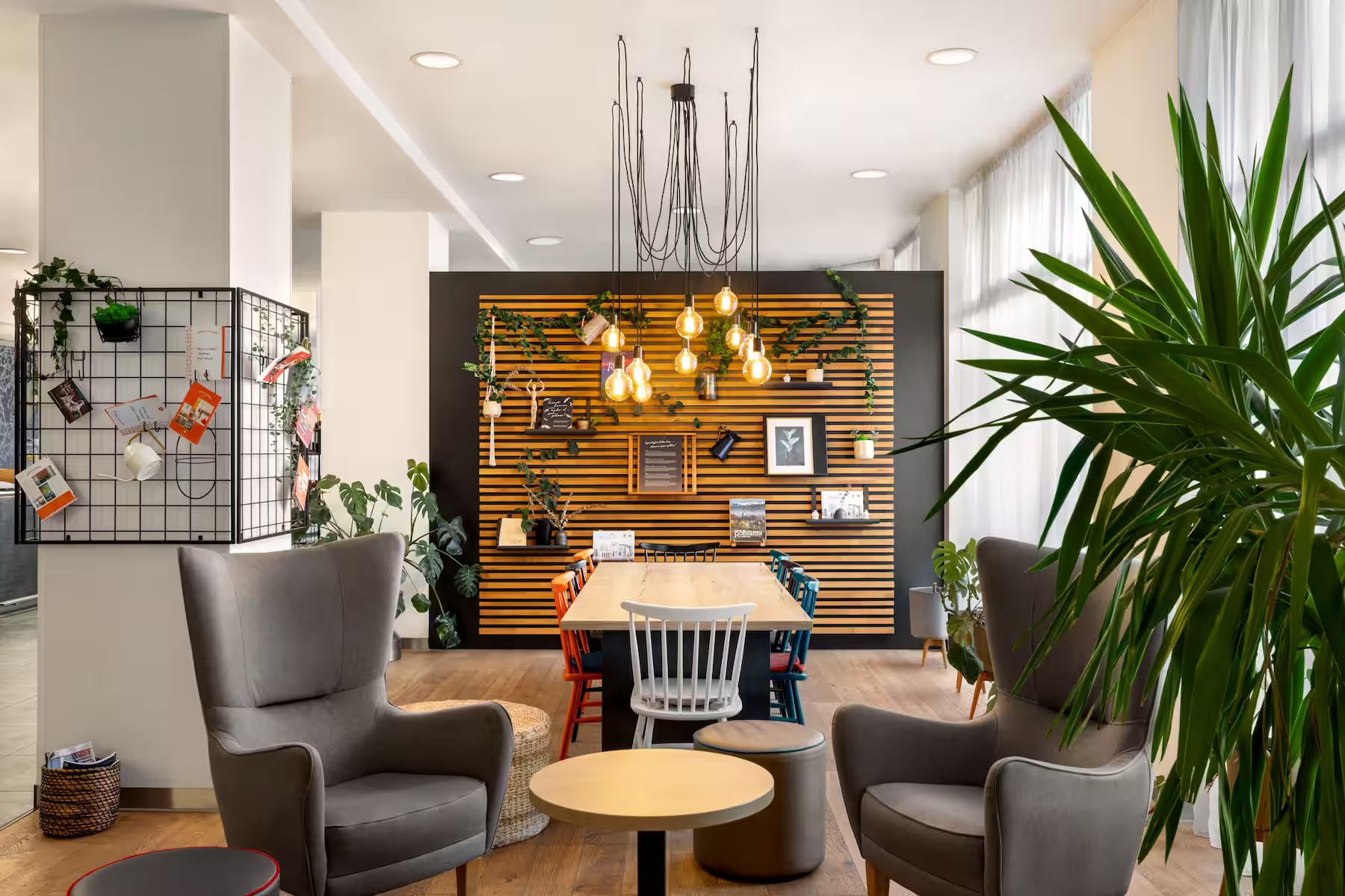 Vienna House Easy-Lobby bar.jpg