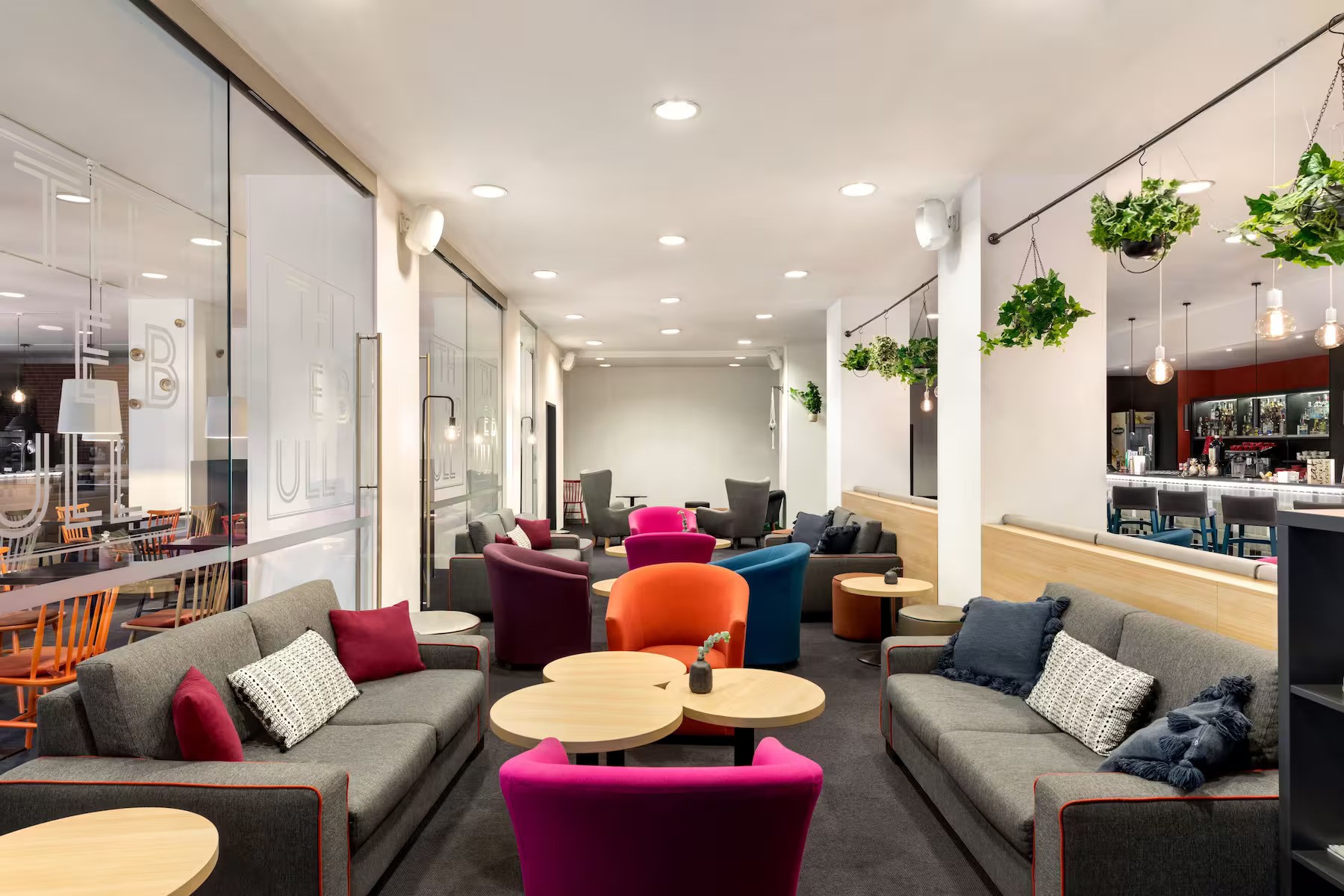 Vienna House Easy-Lobby.jpg