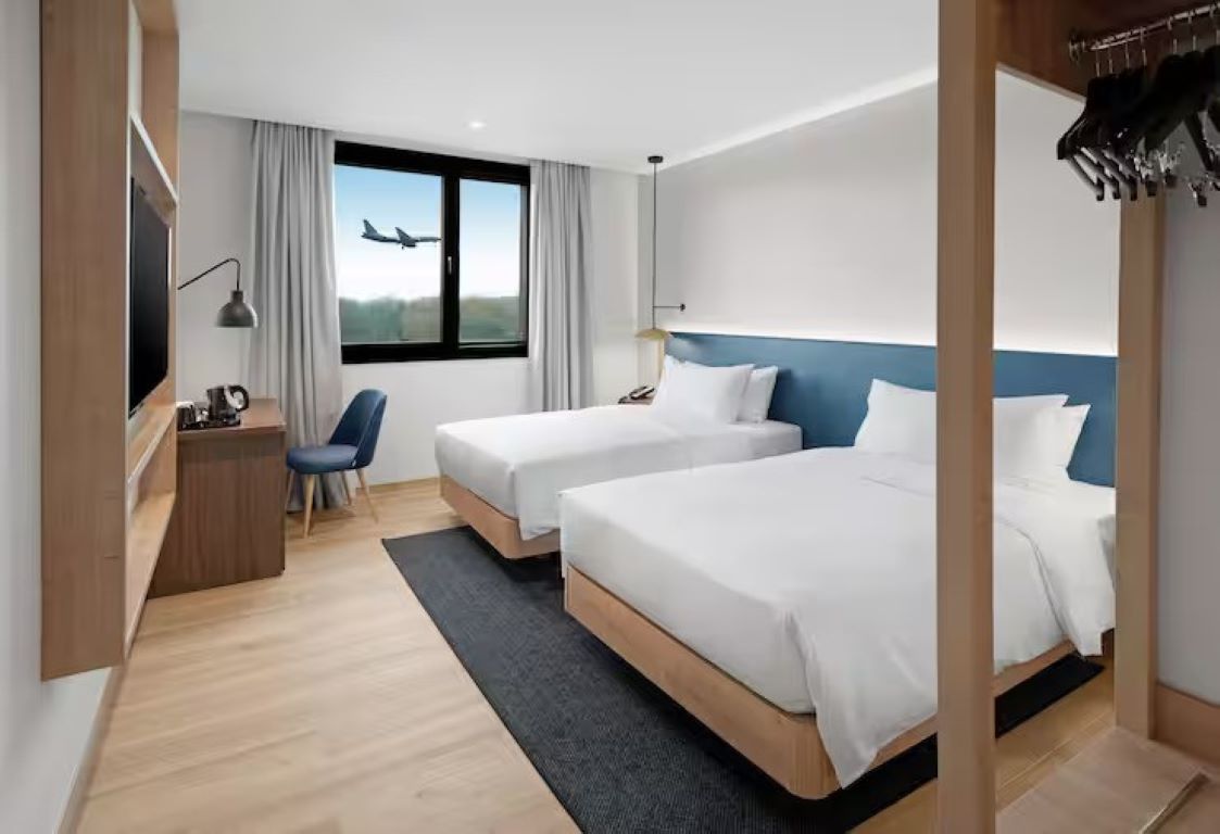 Hilton Garden Inn Bucharest Airport-King superior soba.jpg