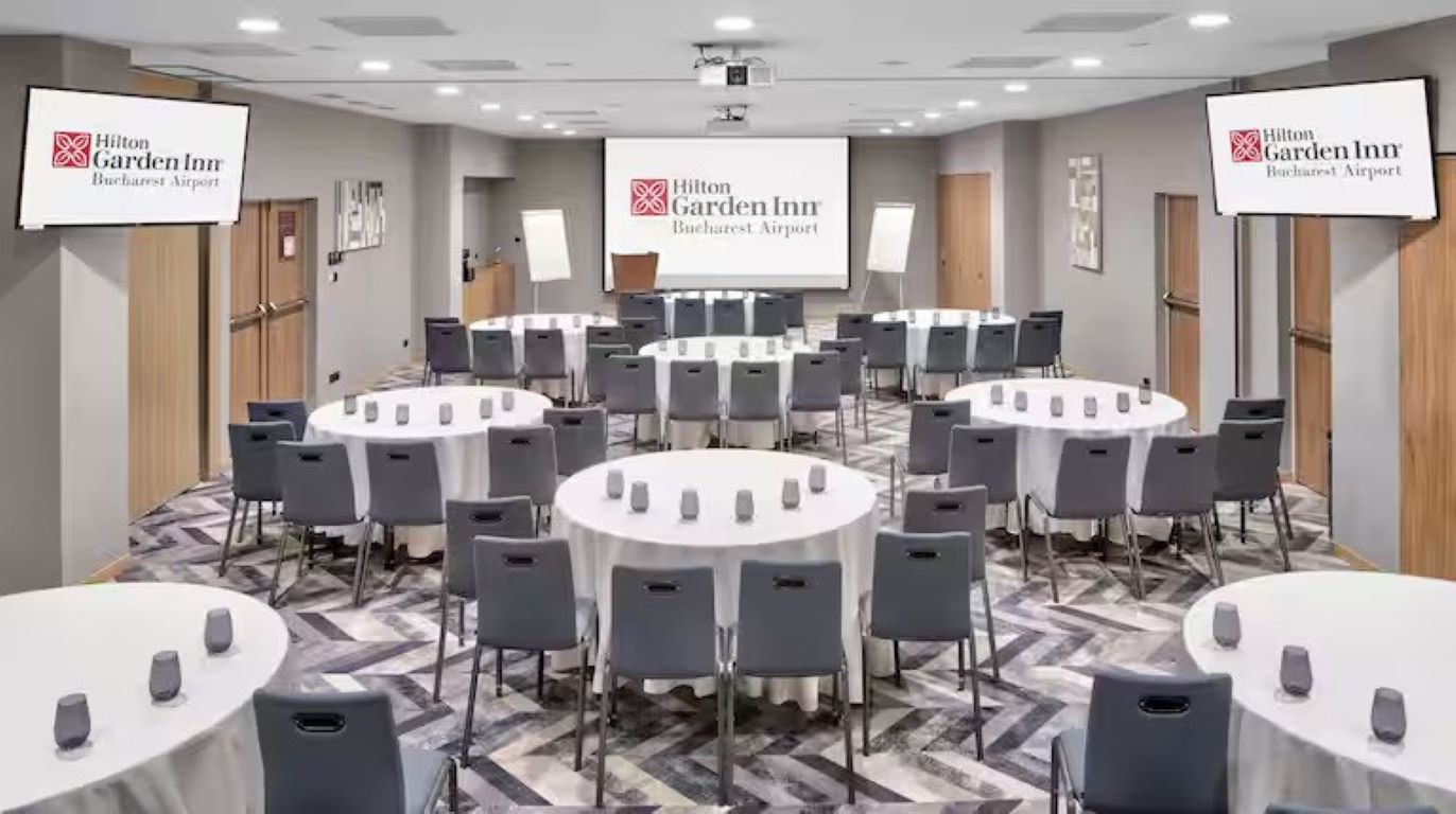 Hilton Garden Inn Bucharest Airport-Sala za sastanke.jpg