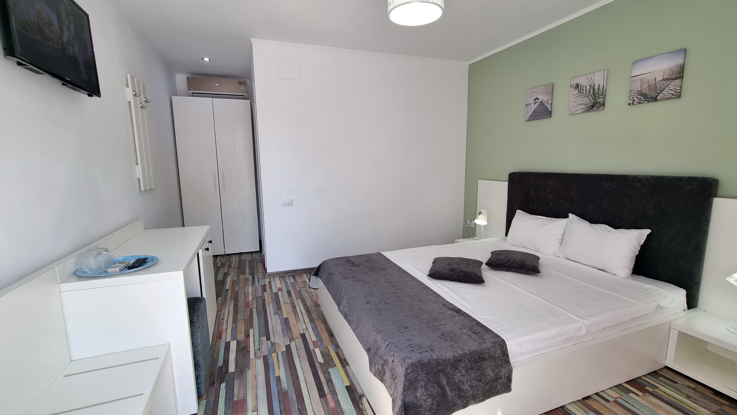 bunga Bunga Resort izgled dvokrevetne sobe.jpg