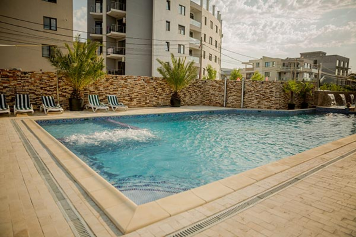 Almar Luxury Hotel bazen.jpg