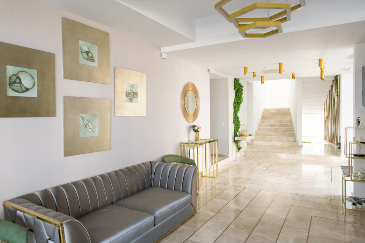 Hotel Manor lobi.jpg