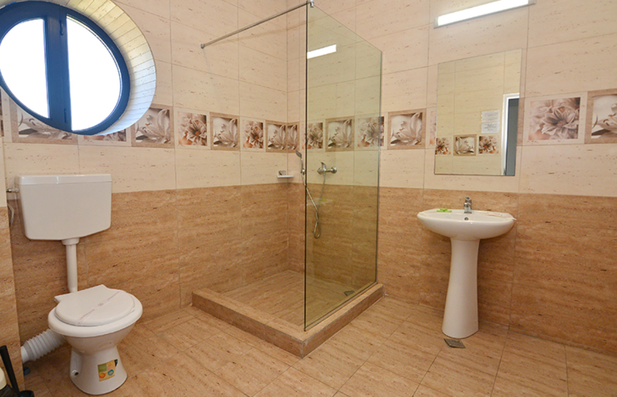 Hotel Neptun Eforie Nord kupatilo.jpg