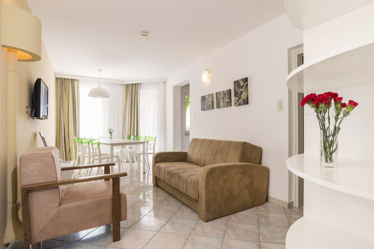 Apartments Amfora Plava Laguna-Classic apartman za osmoro.jpg