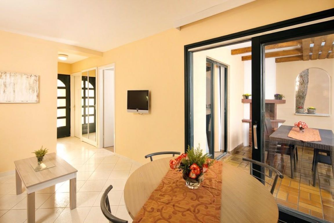 Apartments Amfora Plava Laguna-Classic apartman za petoro.jpg