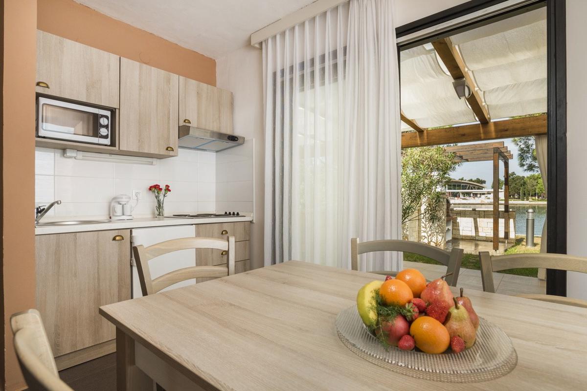 Apartments Amfora Plava Laguna-Premium bungalow za sestoro.jpg