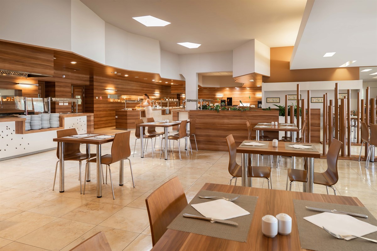 Apartments Amfora Plava Laguna-Restoran.jpg