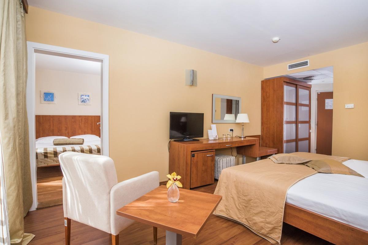 Hotel Sol Umag-Economy connected soba.jpg
