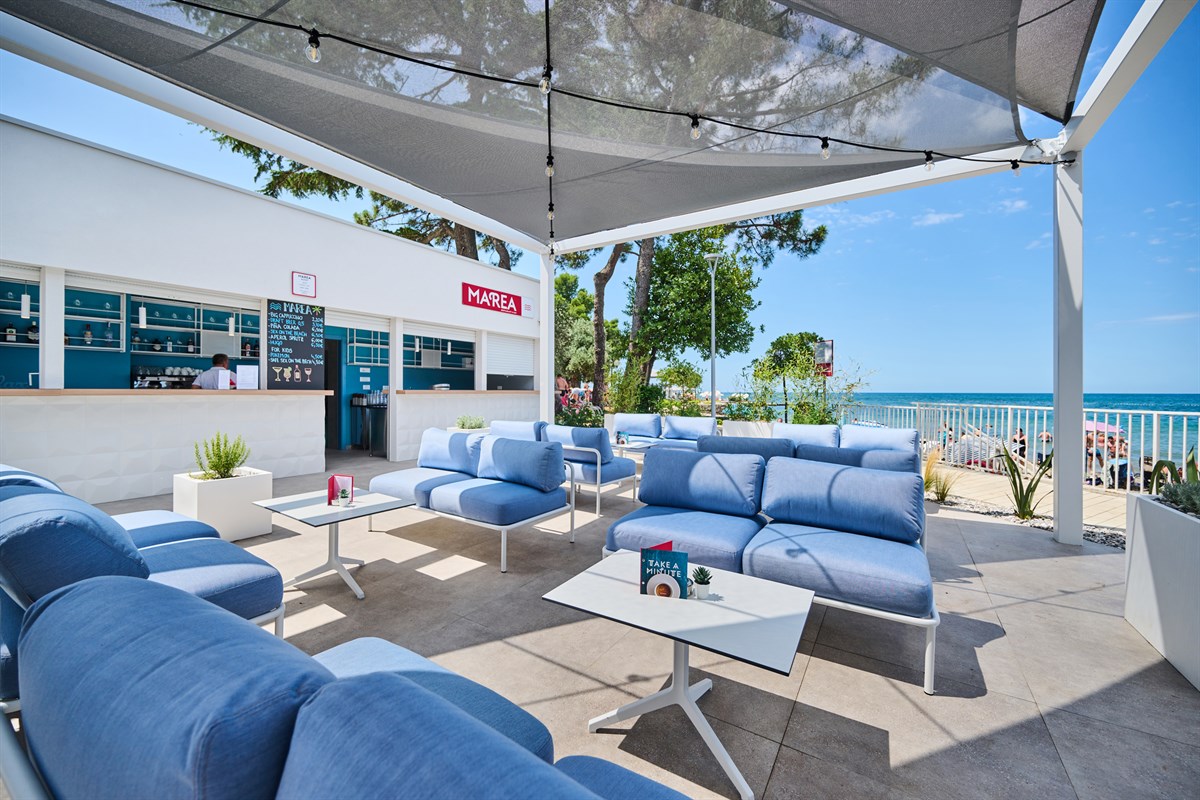 Sol Umag-Bar pored bazena.jpg