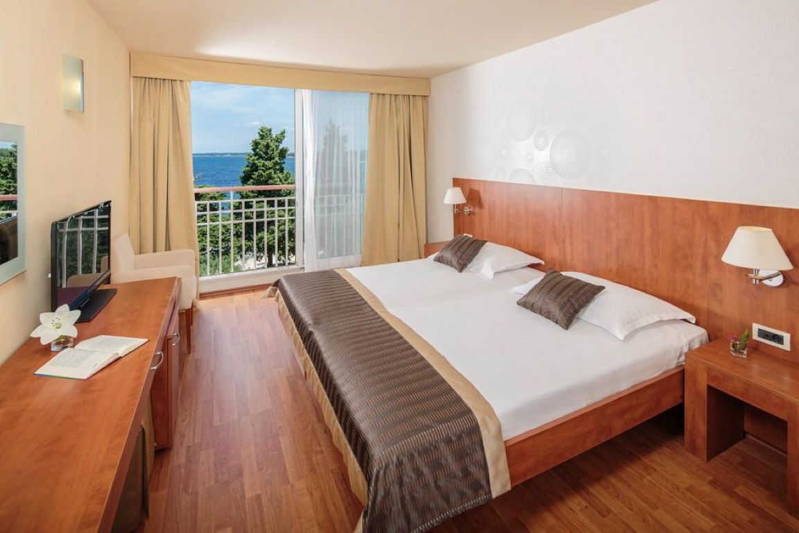 Sol Umag Hotel-Premium soba pogled more.jpg