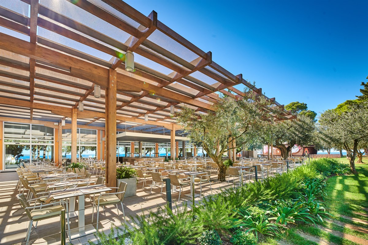 Sol Umag Hotel-Terasa restorana.jpg