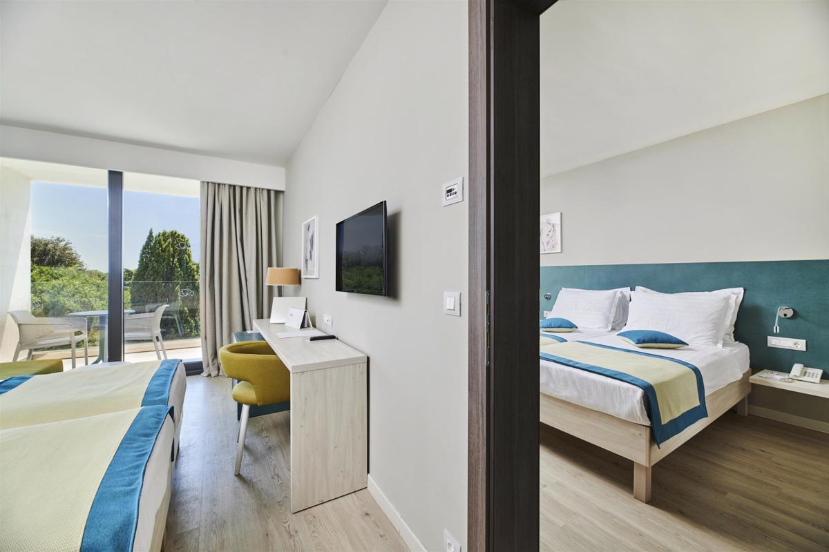 Hotel Sipar Plava Laguna-Superior connected soba.jpg