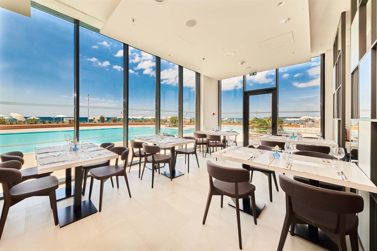 Hotel Sipar Plava Laguna-Terasa restorana.jpg