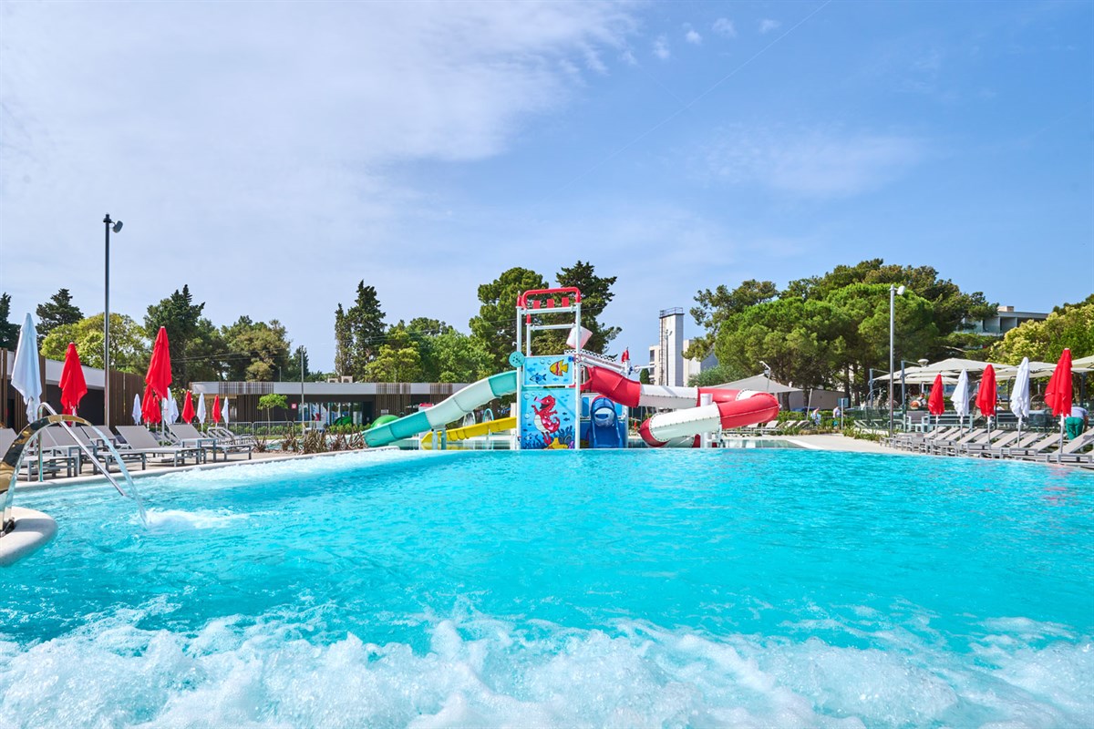 Sipar Plava Laguna Hotel-Bazeni.jpg