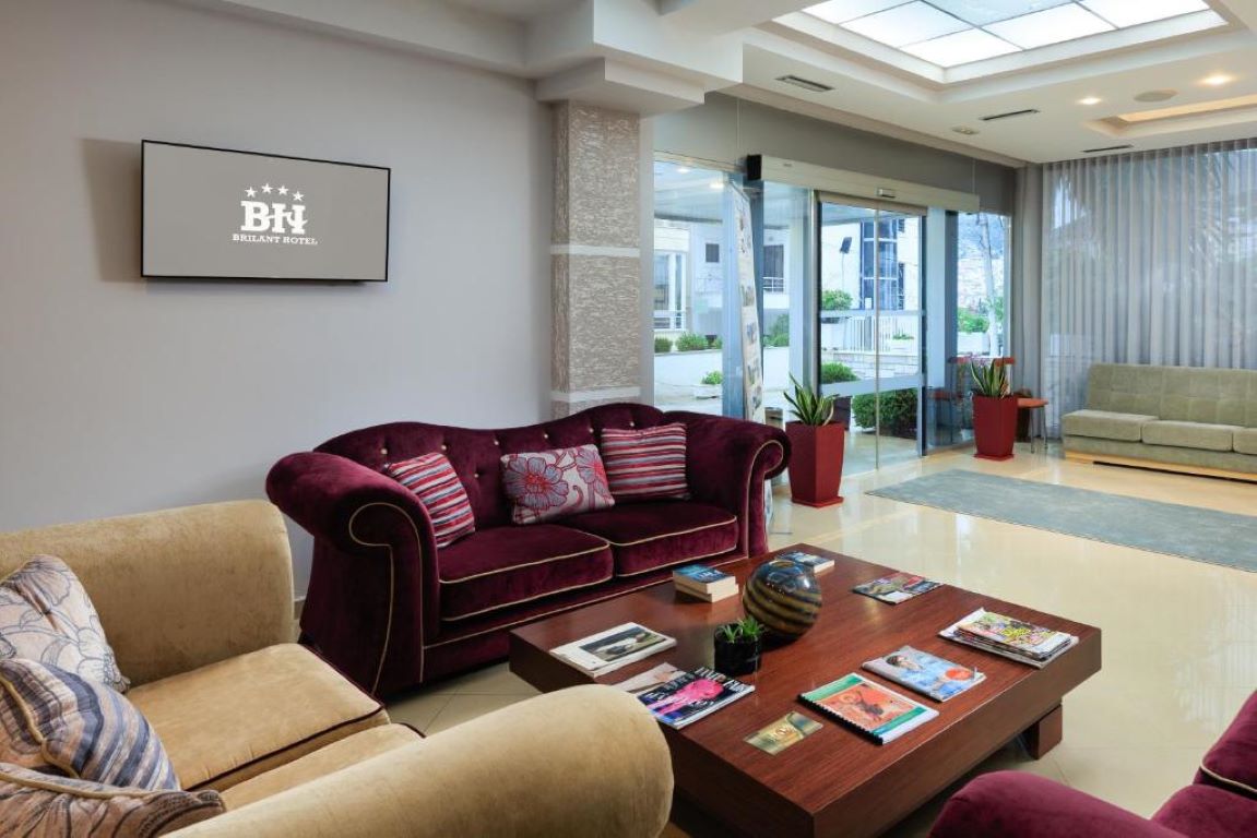Brilant Saranda-Ulaz u hotel.jpg