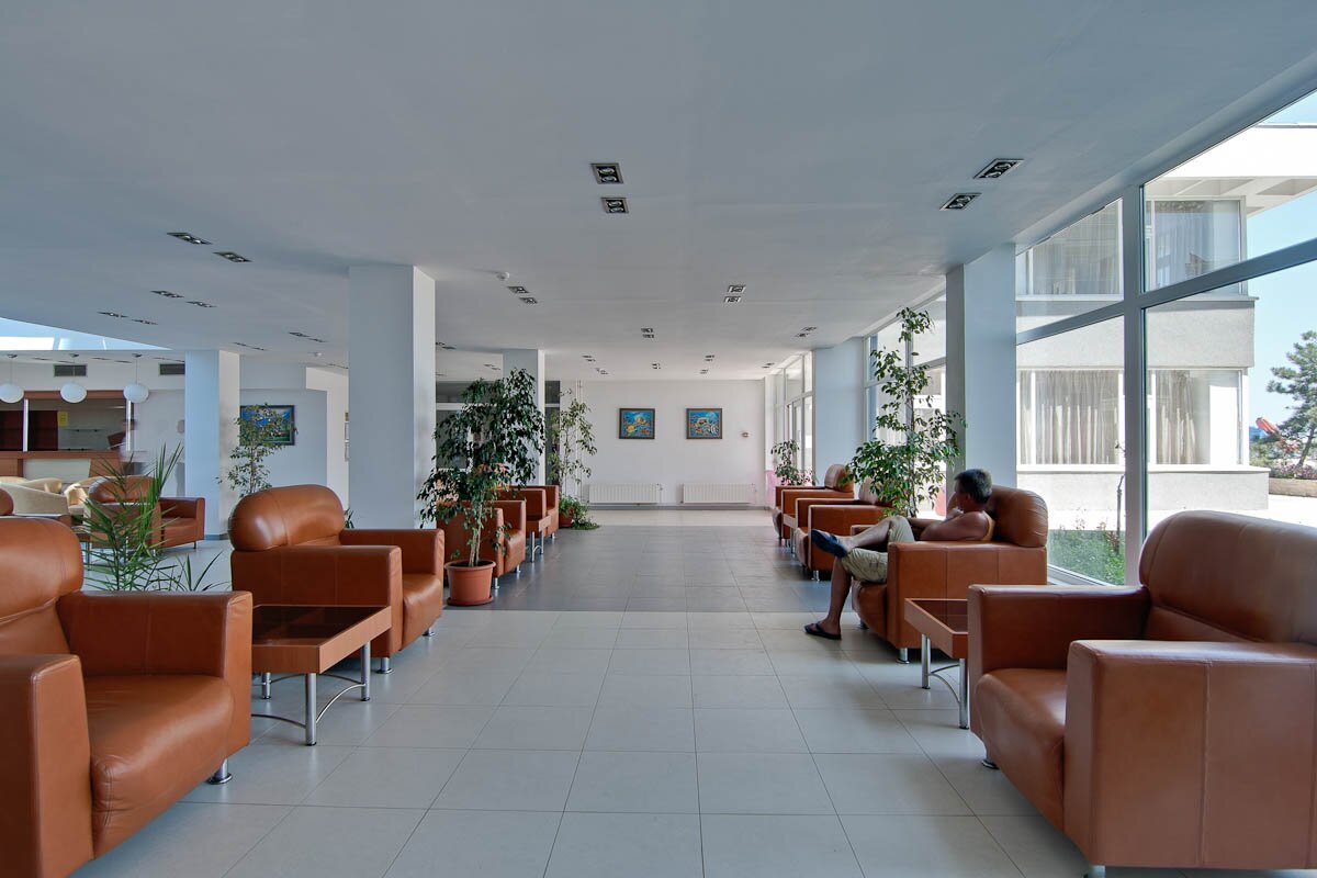 Hotel Sirena lobi.jpg