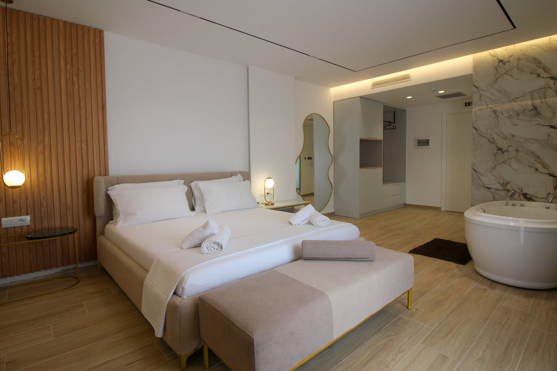 Hotel Julia-Deluxe suite.jpg