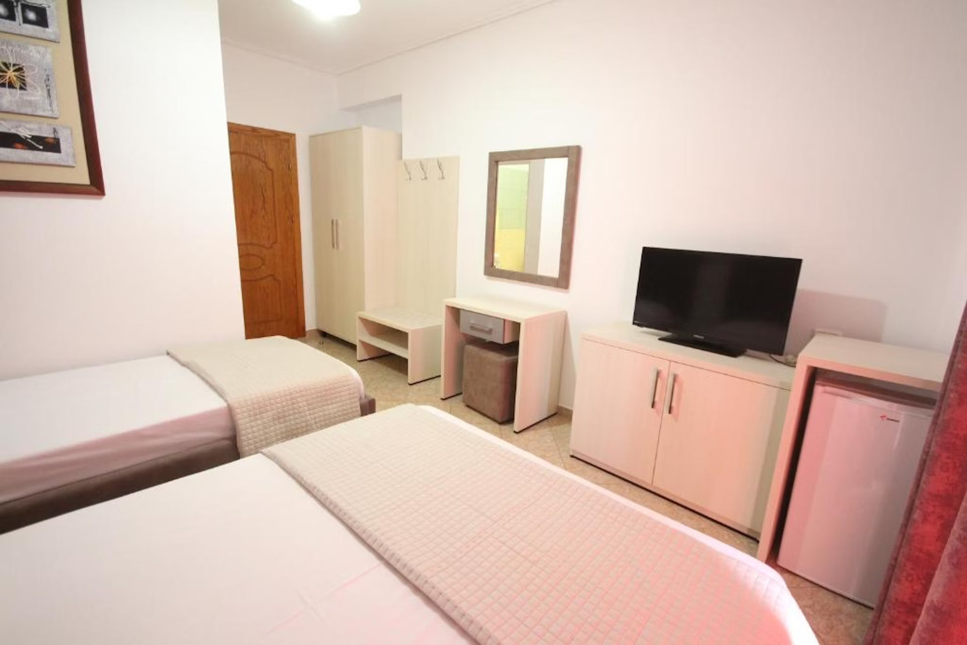 Julia Hotel-Trokrevetna soba.jpg