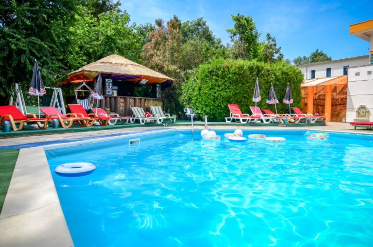 Hotel Majestic Olimp bazen.jpg