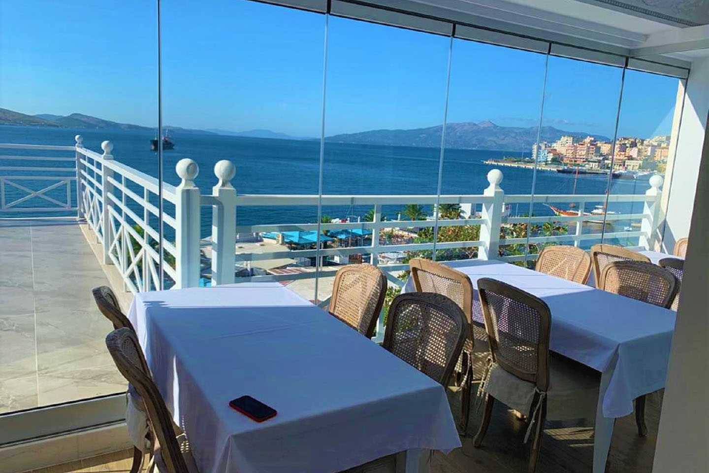 Porto Eda Hotel-Terasa restorana.jpg