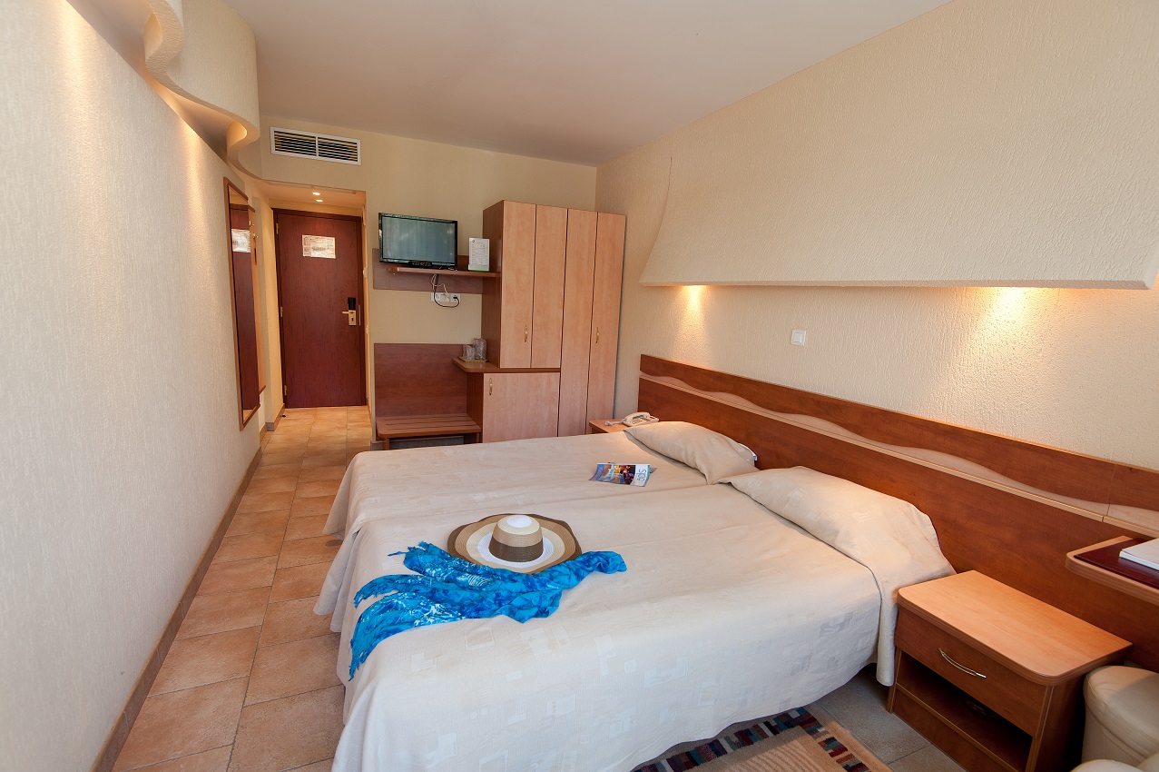 Cocor Spa hotel dvokrevetna soba.jpg