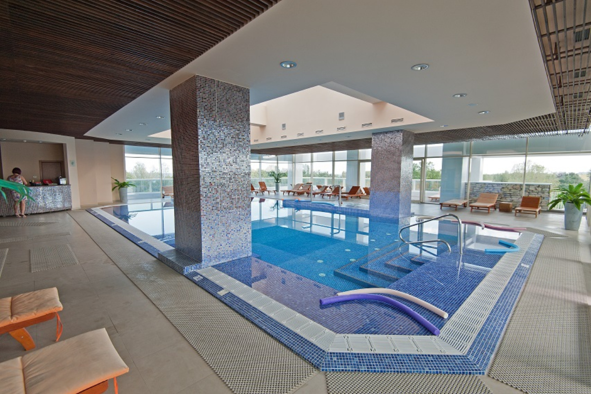 Cocor Spa hotel zatvoreni bazen.jpg