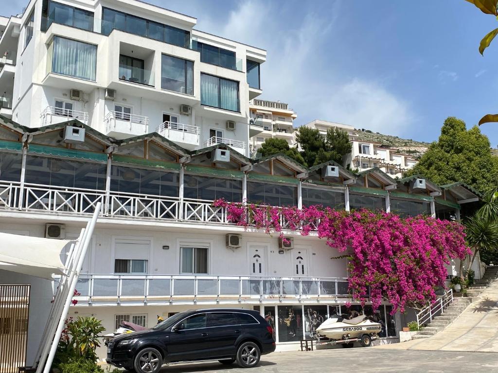 Nertili Hotel-Zgrada hotela.jpg