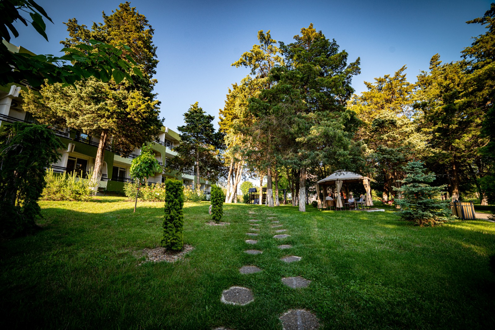 Hotel Corina bašta.jpg