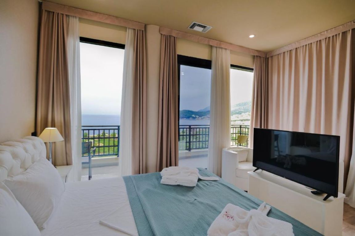 Rapos Resort Hotel-Suite pogled more.jpg