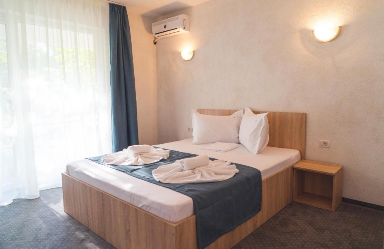 Hotel Anca dvokrevetna soba.jpg
